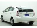 プリウス Ｓ　ＥＴＣ　バックカメラ　ナビ　ＴＶ　アルミホイール　オートライト　ＨＩＤ　ＣＶＴ　スマートキー　電動格納ミラー　盗難防止システム　ＣＤ　ＤＶＤ再生　衝突安全ボディ　ＡＢＳ　エアコン　パワーステアリング（6枚目）