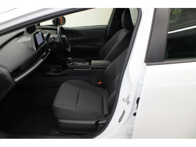 プリウス U 現行 禁煙車 純正8インチディスプレイオーディオ ビルトインETC2.0 トヨタセーフティセンス ブラインドスポットモニター アラウンドビューモニター ステアリングヒーター アダプティブクルコン(21枚目)