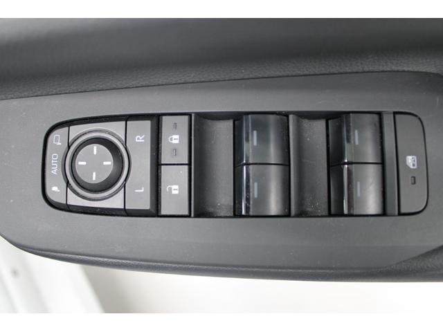 プリウス U 現行 禁煙車 純正8インチディスプレイオーディオ ビルトインETC2.0 トヨタセーフティセンス ブラインドスポットモニター アラウンドビューモニター ステアリングヒーター アダプティブクルコン(44枚目)