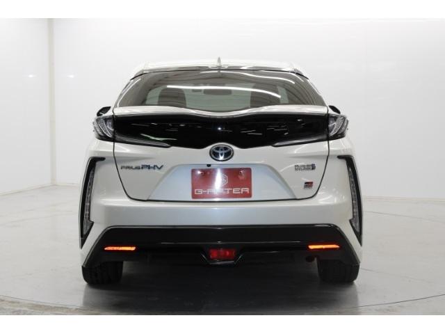 プリウスＰＨＶ Ｓ　ＧＲスポーツ　禁煙車　純正９型ナビ　フルセグ　バックカメラ　トヨタセーフティセンス　ＧＲ専用ブレーキキャリパー　４灯式ＬＥＤヘッドランプ　レーダークルーズ　衝突軽減　ＥＴＣ　シートヒーター　純正１８インチＡＷ（11枚目）