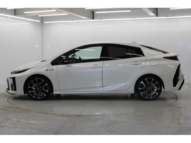 プリウスＰＨＶ Ｓ　ＧＲスポーツ　禁煙車　純正９型ナビ　フルセグ　バックカメラ　トヨタセーフティセンス　ＧＲ専用ブレーキキャリパー　４灯式ＬＥＤヘッドランプ　レーダークルーズ　衝突軽減　ＥＴＣ　シートヒーター　純正１８インチＡＷ（13枚目）