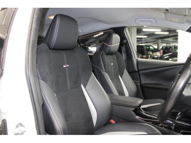プリウスＰＨＶ Ｓ　ＧＲスポーツ　禁煙車　純正９型ナビ　フルセグ　バックカメラ　トヨタセーフティセンス　ＧＲ専用ブレーキキャリパー　４灯式ＬＥＤヘッドランプ　レーダークルーズ　衝突軽減　ＥＴＣ　シートヒーター　純正１８インチＡＷ（30枚目）