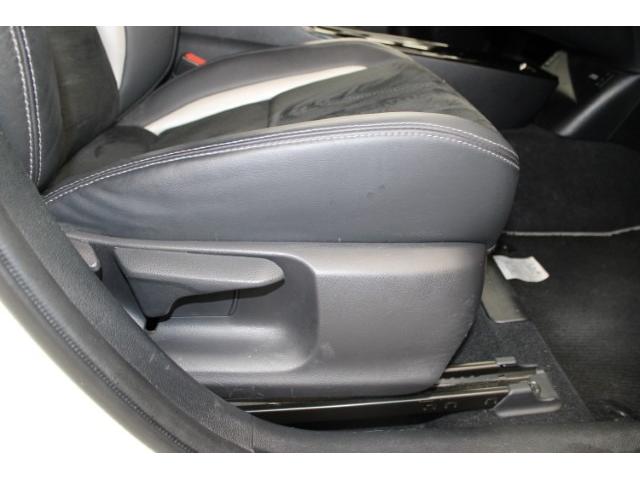 プリウスＰＨＶ Ｓ　ＧＲスポーツ　禁煙車　純正９型ナビ　フルセグ　バックカメラ　トヨタセーフティセンス　ＧＲ専用ブレーキキャリパー　４灯式ＬＥＤヘッドランプ　レーダークルーズ　衝突軽減　ＥＴＣ　シートヒーター　純正１８インチＡＷ（31枚目）