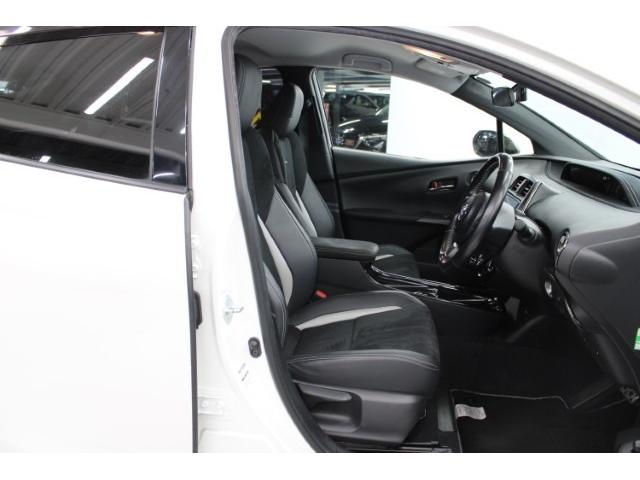 プリウスＰＨＶ Ｓ　ＧＲスポーツ　禁煙車　純正９型ナビ　フルセグ　バックカメラ　トヨタセーフティセンス　ＧＲ専用ブレーキキャリパー　４灯式ＬＥＤヘッドランプ　レーダークルーズ　衝突軽減　ＥＴＣ　シートヒーター　純正１８インチＡＷ（32枚目）