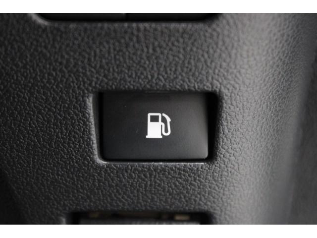 プリウスＰＨＶ Ｓ　ＧＲスポーツ　禁煙車　純正９型ナビ　フルセグ　バックカメラ　トヨタセーフティセンス　ＧＲ専用ブレーキキャリパー　４灯式ＬＥＤヘッドランプ　レーダークルーズ　衝突軽減　ＥＴＣ　シートヒーター　純正１８インチＡＷ（64枚目）