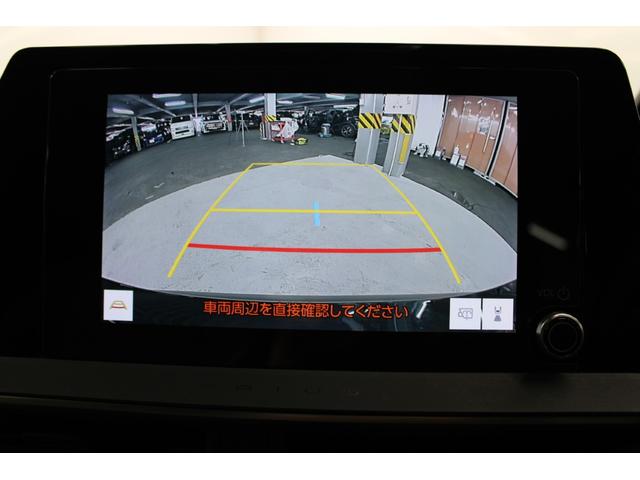 プリウス Ｕ　禁煙車　純正８インチディスプレイオーディオ　トヨタセーフティセンス　ブラインドスポットモニター　セカンダリーコリジョンブレーキ　ＥＴＣ２．０　ステアリングヒーター　シートヒーター　ドアミラーヒーター（5枚目）