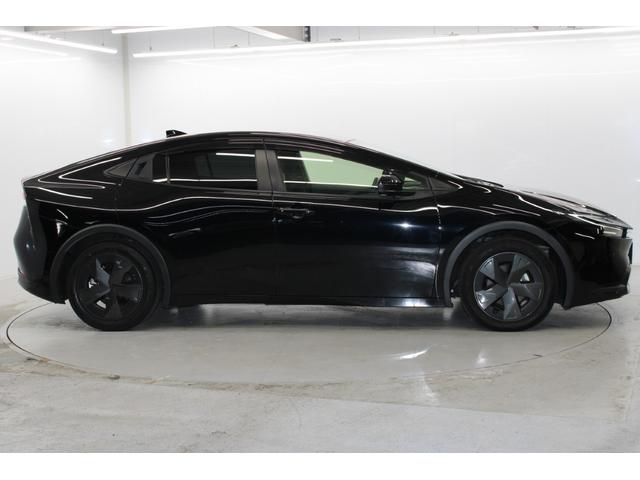 プリウス Ｕ　禁煙車　純正８インチディスプレイオーディオ　トヨタセーフティセンス　ブラインドスポットモニター　セカンダリーコリジョンブレーキ　ＥＴＣ２．０　ステアリングヒーター　シートヒーター　ドアミラーヒーター（9枚目）