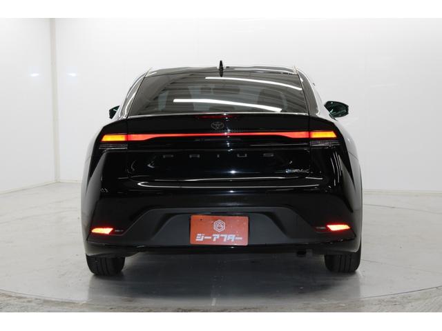 プリウス Ｕ　禁煙車　純正８インチディスプレイオーディオ　トヨタセーフティセンス　ブラインドスポットモニター　セカンダリーコリジョンブレーキ　ＥＴＣ２．０　ステアリングヒーター　シートヒーター　ドアミラーヒーター（11枚目）