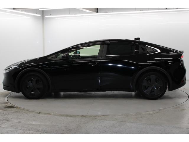 プリウス Ｕ　禁煙車　純正８インチディスプレイオーディオ　トヨタセーフティセンス　ブラインドスポットモニター　セカンダリーコリジョンブレーキ　ＥＴＣ２．０　ステアリングヒーター　シートヒーター　ドアミラーヒーター（13枚目）