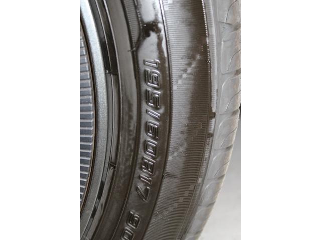 プリウス Ｕ　禁煙車　純正８インチディスプレイオーディオ　トヨタセーフティセンス　ブラインドスポットモニター　セカンダリーコリジョンブレーキ　ＥＴＣ２．０　ステアリングヒーター　シートヒーター　ドアミラーヒーター（21枚目）