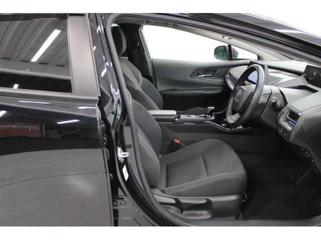 プリウス Ｕ　禁煙車　純正８インチディスプレイオーディオ　トヨタセーフティセンス　ブラインドスポットモニター　セカンダリーコリジョンブレーキ　ＥＴＣ２．０　ステアリングヒーター　シートヒーター　ドアミラーヒーター（29枚目）