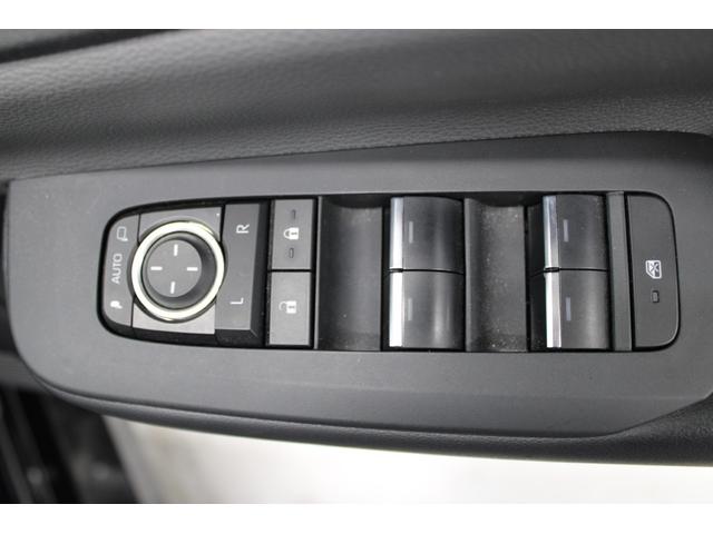 プリウス Ｕ　禁煙車　純正８インチディスプレイオーディオ　トヨタセーフティセンス　ブラインドスポットモニター　セカンダリーコリジョンブレーキ　ＥＴＣ２．０　ステアリングヒーター　シートヒーター　ドアミラーヒーター（52枚目）