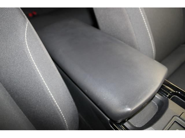 プリウス Ｕ　禁煙車　純正８インチディスプレイオーディオ　トヨタセーフティセンス　ブラインドスポットモニター　セカンダリーコリジョンブレーキ　ＥＴＣ２．０　ステアリングヒーター　シートヒーター　ドアミラーヒーター（69枚目）