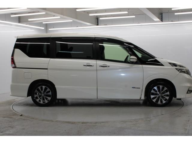 大好評のボディコーティング「ハイモースコート」もご納車までに施工可能。雨染みや線傷など中古車だからと諦めていませんか？ピカピカの状態でお乗り出しいただけます。