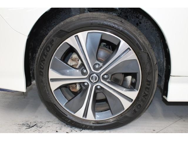 リーフ ｅ＋　Ｇ　禁煙車　ツートンルーフ　ＢＯＳＥサウンド　純正９インチナビ　ブラインドスポットモニター　プロパイロット　アラウンドビューモニター　ビルトインＥＴＣ２．０　ステアリングヒーター　シートヒーター（21枚目）