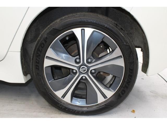 リーフ ｅ＋　Ｇ　禁煙車　ツートンルーフ　ＢＯＳＥサウンド　純正９インチナビ　ブラインドスポットモニター　プロパイロット　アラウンドビューモニター　ビルトインＥＴＣ２．０　ステアリングヒーター　シートヒーター（22枚目）