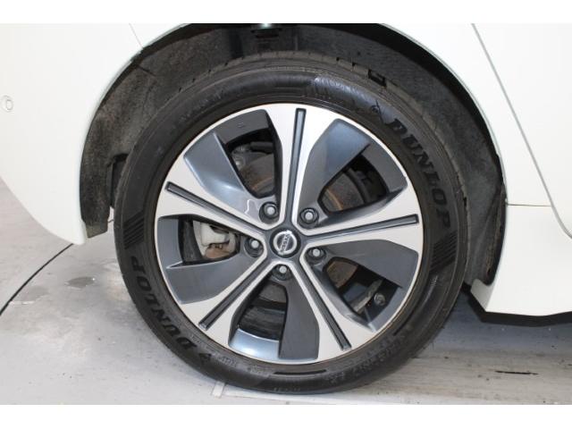 リーフ ｅ＋　Ｇ　禁煙車　ツートンルーフ　ＢＯＳＥサウンド　純正９インチナビ　ブラインドスポットモニター　プロパイロット　アラウンドビューモニター　ビルトインＥＴＣ２．０　ステアリングヒーター　シートヒーター（23枚目）