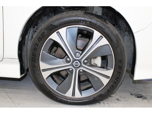 リーフ ｅ＋　Ｇ　禁煙車　ツートンルーフ　ＢＯＳＥサウンド　純正９インチナビ　ブラインドスポットモニター　プロパイロット　アラウンドビューモニター　ビルトインＥＴＣ２．０　ステアリングヒーター　シートヒーター（24枚目）