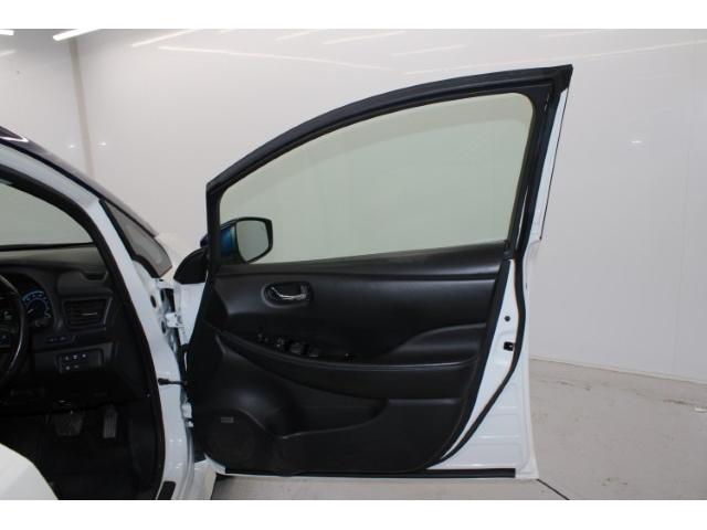 リーフ ｅ＋　Ｇ　禁煙車　ツートンルーフ　ＢＯＳＥサウンド　純正９インチナビ　ブラインドスポットモニター　プロパイロット　アラウンドビューモニター　ビルトインＥＴＣ２．０　ステアリングヒーター　シートヒーター（29枚目）