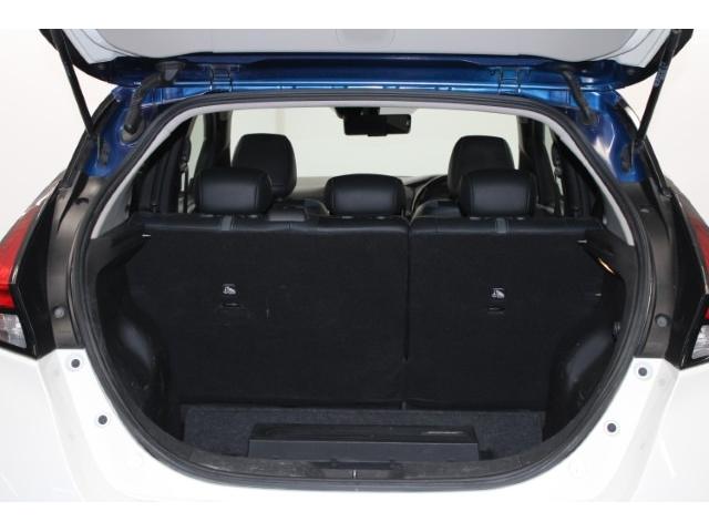 リーフ ｅ＋　Ｇ　禁煙車　ツートンルーフ　ＢＯＳＥサウンド　純正９インチナビ　ブラインドスポットモニター　プロパイロット　アラウンドビューモニター　ビルトインＥＴＣ２．０　ステアリングヒーター　シートヒーター（37枚目）