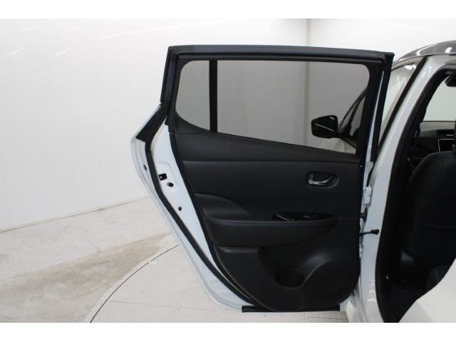 リーフ ｅ＋　Ｇ　禁煙車　ツートンルーフ　ＢＯＳＥサウンド　純正９インチナビ　ブラインドスポットモニター　プロパイロット　アラウンドビューモニター　ビルトインＥＴＣ２．０　ステアリングヒーター　シートヒーター（38枚目）