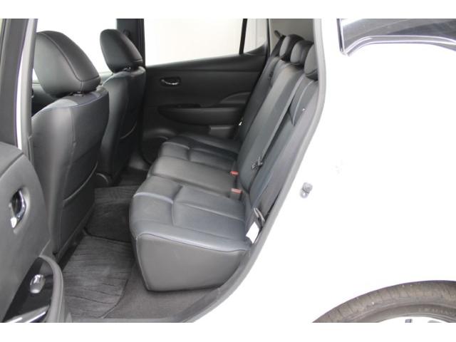 リーフ ｅ＋　Ｇ　禁煙車　ツートンルーフ　ＢＯＳＥサウンド　純正９インチナビ　ブラインドスポットモニター　プロパイロット　アラウンドビューモニター　ビルトインＥＴＣ２．０　ステアリングヒーター　シートヒーター（39枚目）