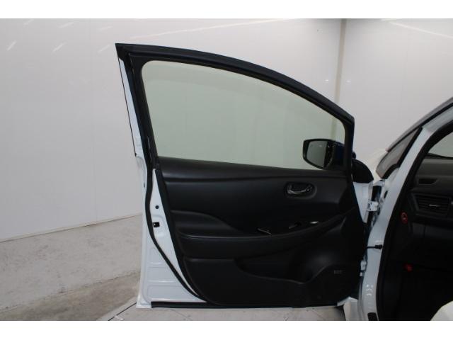 リーフ ｅ＋　Ｇ　禁煙車　ツートンルーフ　ＢＯＳＥサウンド　純正９インチナビ　ブラインドスポットモニター　プロパイロット　アラウンドビューモニター　ビルトインＥＴＣ２．０　ステアリングヒーター　シートヒーター（41枚目）