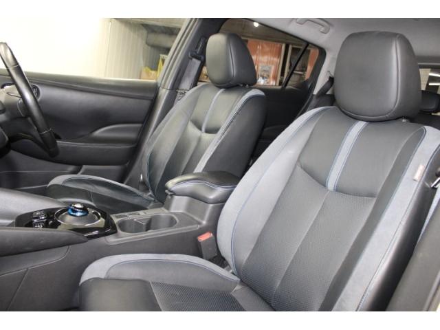 リーフ ｅ＋　Ｇ　禁煙車　ツートンルーフ　ＢＯＳＥサウンド　純正９インチナビ　ブラインドスポットモニター　プロパイロット　アラウンドビューモニター　ビルトインＥＴＣ２．０　ステアリングヒーター　シートヒーター（43枚目）