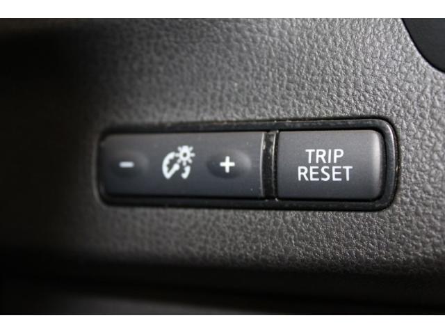 リーフ ｅ＋　Ｇ　禁煙車　ツートンルーフ　ＢＯＳＥサウンド　純正９インチナビ　ブラインドスポットモニター　プロパイロット　アラウンドビューモニター　ビルトインＥＴＣ２．０　ステアリングヒーター　シートヒーター（55枚目）