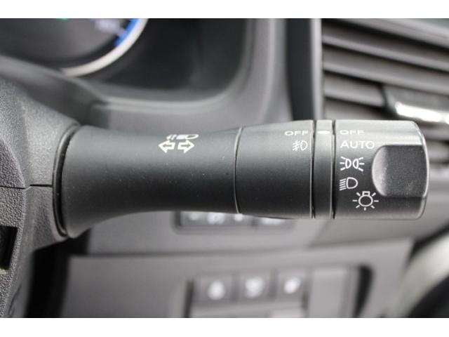 リーフ ｅ＋　Ｇ　禁煙車　ツートンルーフ　ＢＯＳＥサウンド　純正９インチナビ　ブラインドスポットモニター　プロパイロット　アラウンドビューモニター　ビルトインＥＴＣ２．０　ステアリングヒーター　シートヒーター（59枚目）