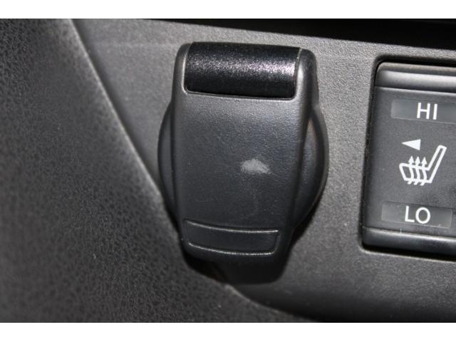 リーフ ｅ＋　Ｇ　禁煙車　ツートンルーフ　ＢＯＳＥサウンド　純正９インチナビ　ブラインドスポットモニター　プロパイロット　アラウンドビューモニター　ビルトインＥＴＣ２．０　ステアリングヒーター　シートヒーター（64枚目）