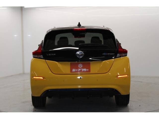 リーフ Ｘ　Ｖセレクション　禁煙車　ツートーンルーフ　純正ナビ　フルセグ　全周囲カメラ　プロパイロット　レーダークルーズ　シートヒーター　ＬＥＤヘッド　ｅ－ｐｅｄａｌ　純正１７インチＡＷ　クリアランスソナー　ＥＴＣ２．０（11枚目）