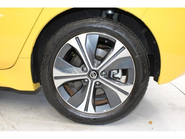 リーフ Ｘ　Ｖセレクション　禁煙車　ツートーンルーフ　純正ナビ　フルセグ　全周囲カメラ　プロパイロット　レーダークルーズ　シートヒーター　ＬＥＤヘッド　ｅ－ｐｅｄａｌ　純正１７インチＡＷ　クリアランスソナー　ＥＴＣ２．０（22枚目）