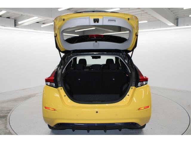 リーフ Ｘ　Ｖセレクション　禁煙車　ツートーンルーフ　純正ナビ　フルセグ　全周囲カメラ　プロパイロット　レーダークルーズ　シートヒーター　ＬＥＤヘッド　ｅ－ｐｅｄａｌ　純正１７インチＡＷ　クリアランスソナー　ＥＴＣ２．０（36枚目）