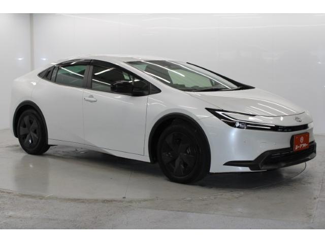 プリウス Ｕ　禁煙車　セーフティパッケージＩＩＩ　グラディエントブラック内装　全周囲カメラ　１００Ｖ電源　ステアリングヒーター　クリアランスソナー　ＢＳＭ　ＥＴＣ２．０　衝突軽減ブレーキ　オートマッチハイビーム（8枚目）