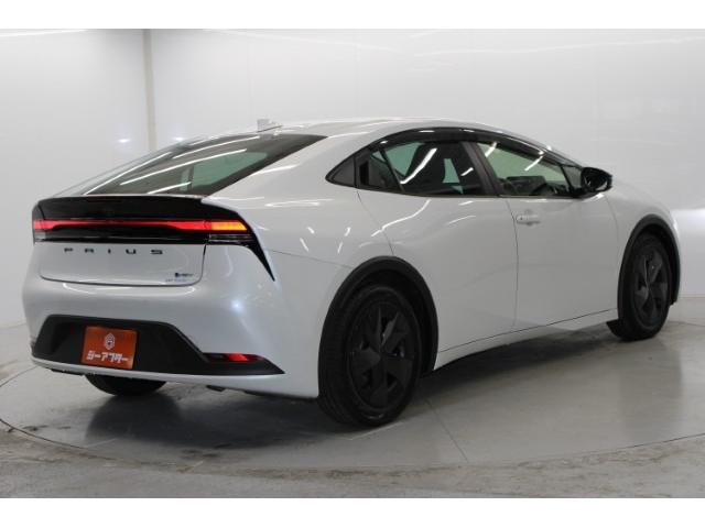プリウス Ｕ　禁煙車　セーフティパッケージＩＩＩ　グラディエントブラック内装　全周囲カメラ　１００Ｖ電源　ステアリングヒーター　クリアランスソナー　ＢＳＭ　ＥＴＣ２．０　衝突軽減ブレーキ　オートマッチハイビーム（10枚目）