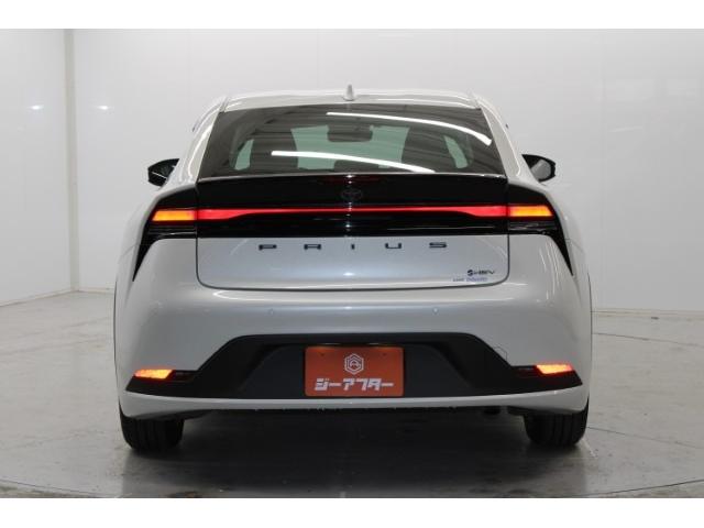 プリウス Ｕ　禁煙車　セーフティパッケージＩＩＩ　グラディエントブラック内装　全周囲カメラ　１００Ｖ電源　ステアリングヒーター　クリアランスソナー　ＢＳＭ　ＥＴＣ２．０　衝突軽減ブレーキ　オートマッチハイビーム（11枚目）