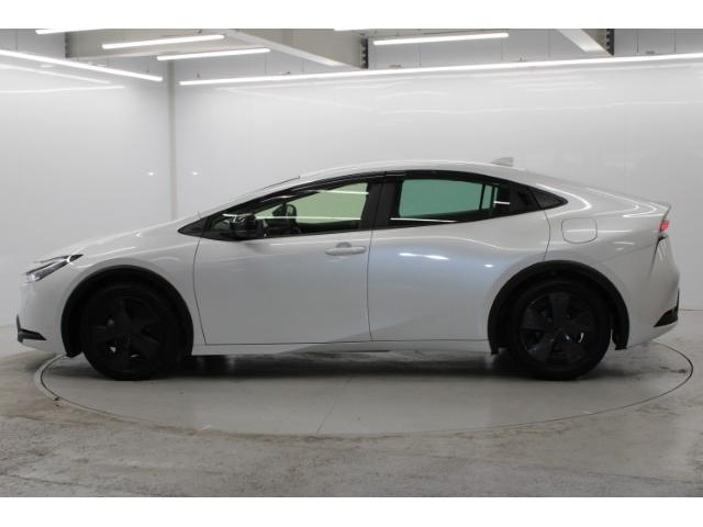 プリウス Ｕ　禁煙車　セーフティパッケージＩＩＩ　グラディエントブラック内装　全周囲カメラ　１００Ｖ電源　ステアリングヒーター　クリアランスソナー　ＢＳＭ　ＥＴＣ２．０　衝突軽減ブレーキ　オートマッチハイビーム（13枚目）