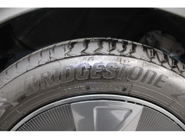 プリウス Ｕ　禁煙車　セーフティパッケージＩＩＩ　グラディエントブラック内装　全周囲カメラ　１００Ｖ電源　ステアリングヒーター　クリアランスソナー　ＢＳＭ　ＥＴＣ２．０　衝突軽減ブレーキ　オートマッチハイビーム（27枚目）