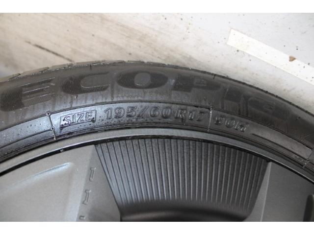 プリウス Ｕ　禁煙車　セーフティパッケージＩＩＩ　グラディエントブラック内装　全周囲カメラ　１００Ｖ電源　ステアリングヒーター　クリアランスソナー　ＢＳＭ　ＥＴＣ２．０　衝突軽減ブレーキ　オートマッチハイビーム（28枚目）