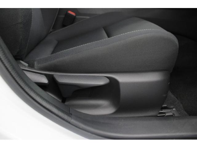 プリウス Ｕ　禁煙車　セーフティパッケージＩＩＩ　グラディエントブラック内装　全周囲カメラ　１００Ｖ電源　ステアリングヒーター　クリアランスソナー　ＢＳＭ　ＥＴＣ２．０　衝突軽減ブレーキ　オートマッチハイビーム（30枚目）