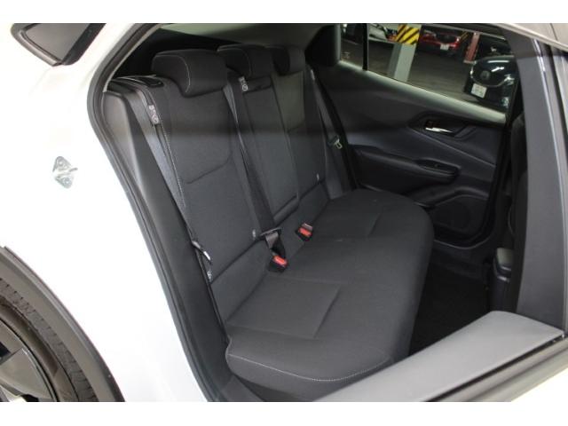 プリウス Ｕ　禁煙車　セーフティパッケージＩＩＩ　グラディエントブラック内装　全周囲カメラ　１００Ｖ電源　ステアリングヒーター　クリアランスソナー　ＢＳＭ　ＥＴＣ２．０　衝突軽減ブレーキ　オートマッチハイビーム（38枚目）