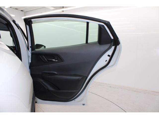 プリウス Ｕ　禁煙車　セーフティパッケージＩＩＩ　グラディエントブラック内装　全周囲カメラ　１００Ｖ電源　ステアリングヒーター　クリアランスソナー　ＢＳＭ　ＥＴＣ２．０　衝突軽減ブレーキ　オートマッチハイビーム（39枚目）