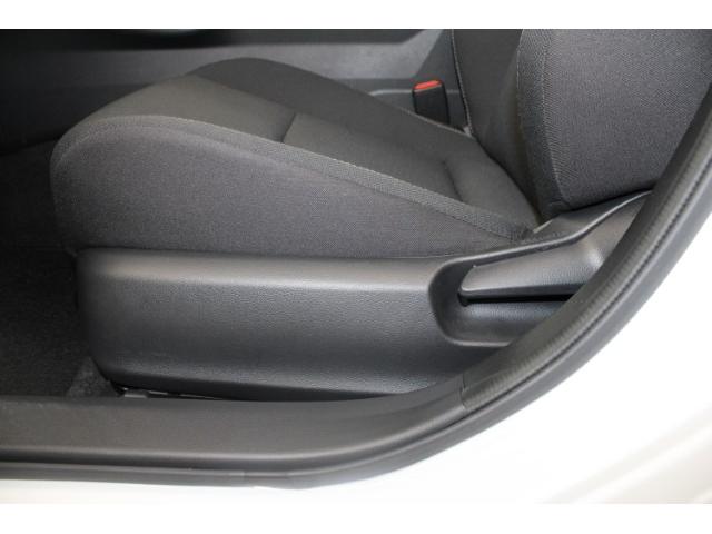 プリウス Ｕ　禁煙車　セーフティパッケージＩＩＩ　グラディエントブラック内装　全周囲カメラ　１００Ｖ電源　ステアリングヒーター　クリアランスソナー　ＢＳＭ　ＥＴＣ２．０　衝突軽減ブレーキ　オートマッチハイビーム（41枚目）