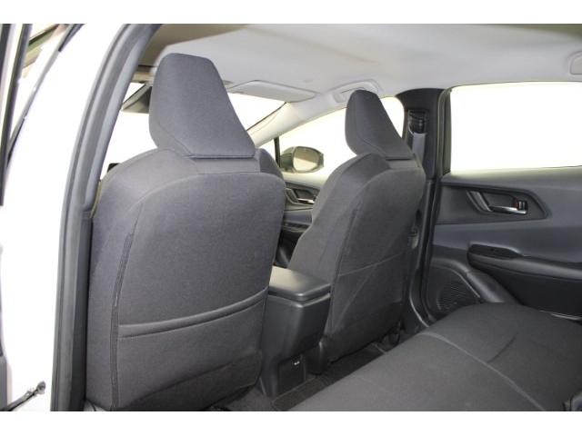 プリウス Ｕ　禁煙車　セーフティパッケージＩＩＩ　グラディエントブラック内装　全周囲カメラ　１００Ｖ電源　ステアリングヒーター　クリアランスソナー　ＢＳＭ　ＥＴＣ２．０　衝突軽減ブレーキ　オートマッチハイビーム（45枚目）