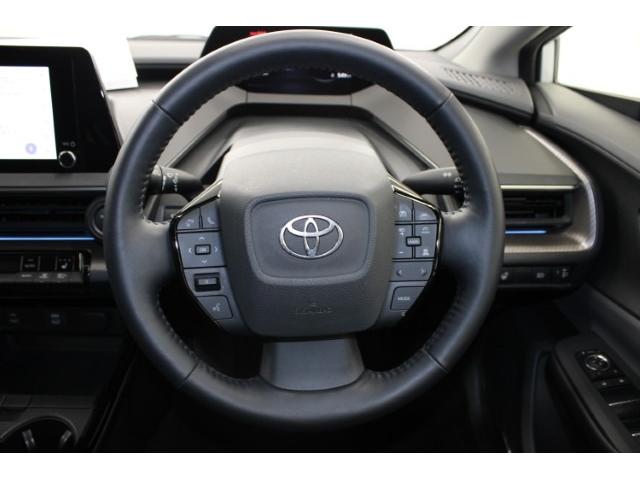 プリウス Ｕ　禁煙車　セーフティパッケージＩＩＩ　グラディエントブラック内装　全周囲カメラ　１００Ｖ電源　ステアリングヒーター　クリアランスソナー　ＢＳＭ　ＥＴＣ２．０　衝突軽減ブレーキ　オートマッチハイビーム（50枚目）