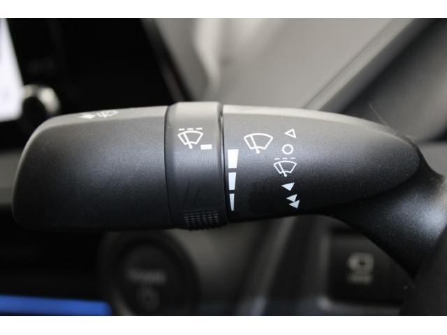 プリウス Ｕ　禁煙車　セーフティパッケージＩＩＩ　グラディエントブラック内装　全周囲カメラ　１００Ｖ電源　ステアリングヒーター　クリアランスソナー　ＢＳＭ　ＥＴＣ２．０　衝突軽減ブレーキ　オートマッチハイビーム（63枚目）