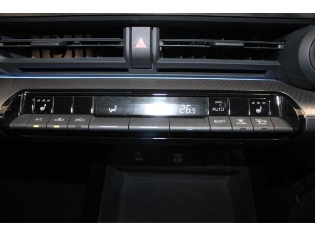 プリウス Ｕ　禁煙車　セーフティパッケージＩＩＩ　グラディエントブラック内装　全周囲カメラ　１００Ｖ電源　ステアリングヒーター　クリアランスソナー　ＢＳＭ　ＥＴＣ２．０　衝突軽減ブレーキ　オートマッチハイビーム（68枚目）