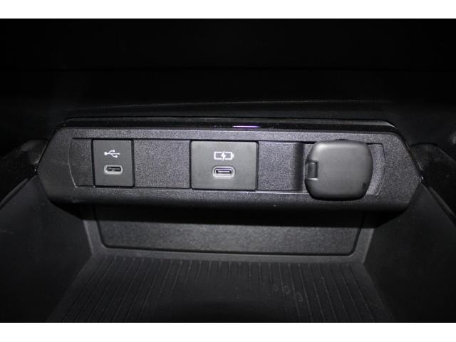 プリウス Ｕ　禁煙車　セーフティパッケージＩＩＩ　グラディエントブラック内装　全周囲カメラ　１００Ｖ電源　ステアリングヒーター　クリアランスソナー　ＢＳＭ　ＥＴＣ２．０　衝突軽減ブレーキ　オートマッチハイビーム（69枚目）