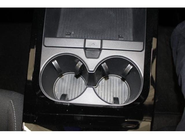 プリウス Ｕ　禁煙車　セーフティパッケージＩＩＩ　グラディエントブラック内装　全周囲カメラ　１００Ｖ電源　ステアリングヒーター　クリアランスソナー　ＢＳＭ　ＥＴＣ２．０　衝突軽減ブレーキ　オートマッチハイビーム（70枚目）